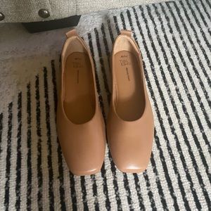 Women Tan flats